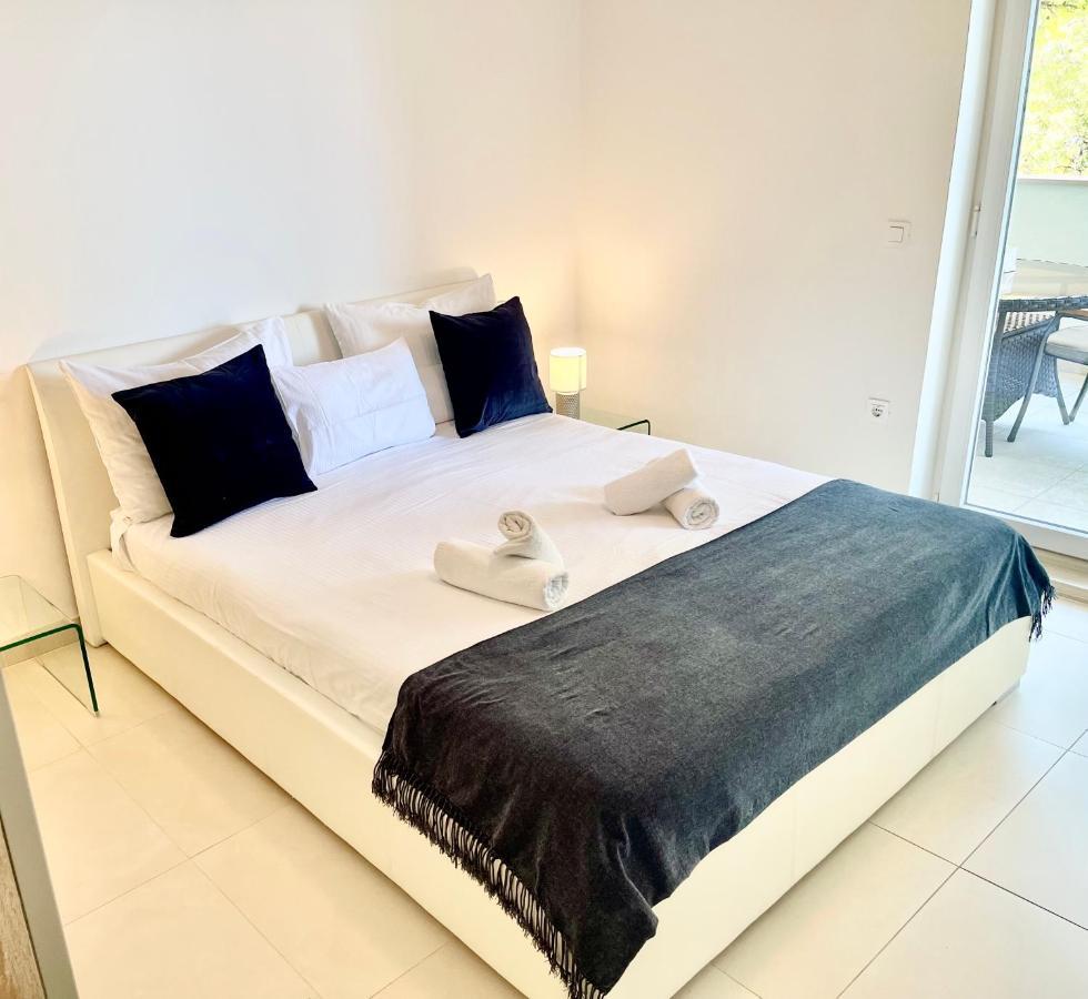 Apartments Domani Омиш Экстерьер фото