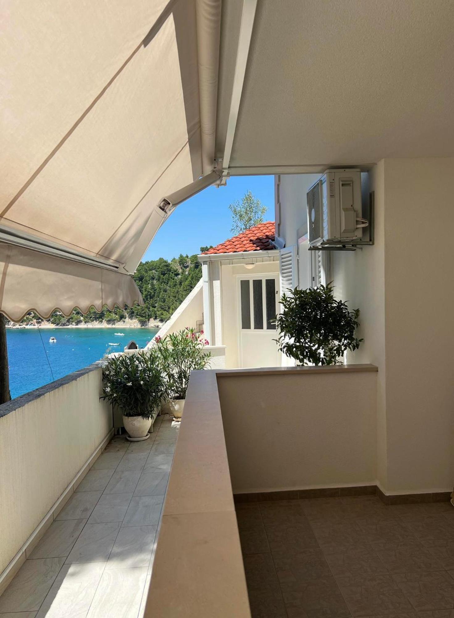 Apartments Domani Омиш Экстерьер фото