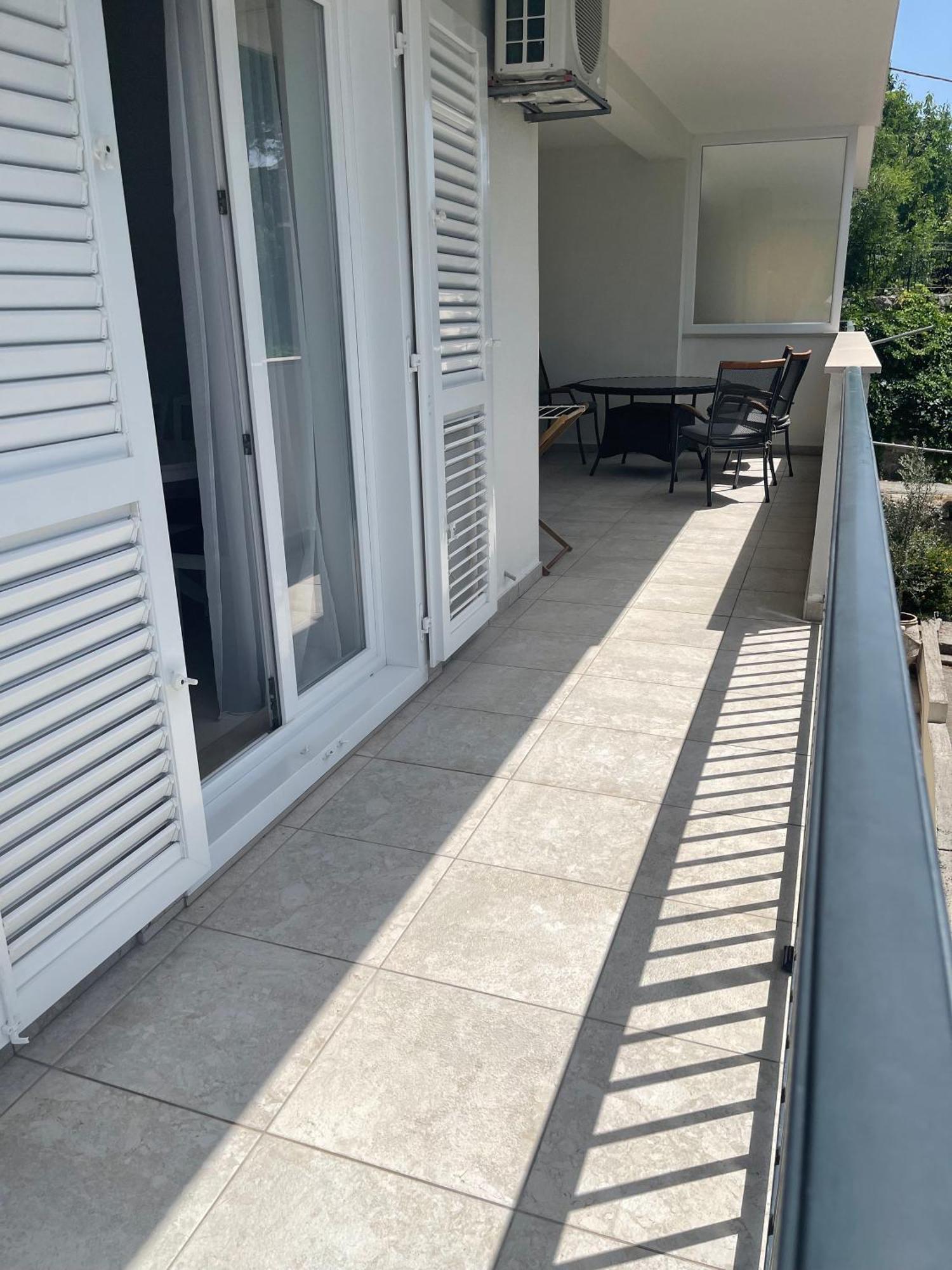Apartments Domani Омиш Экстерьер фото