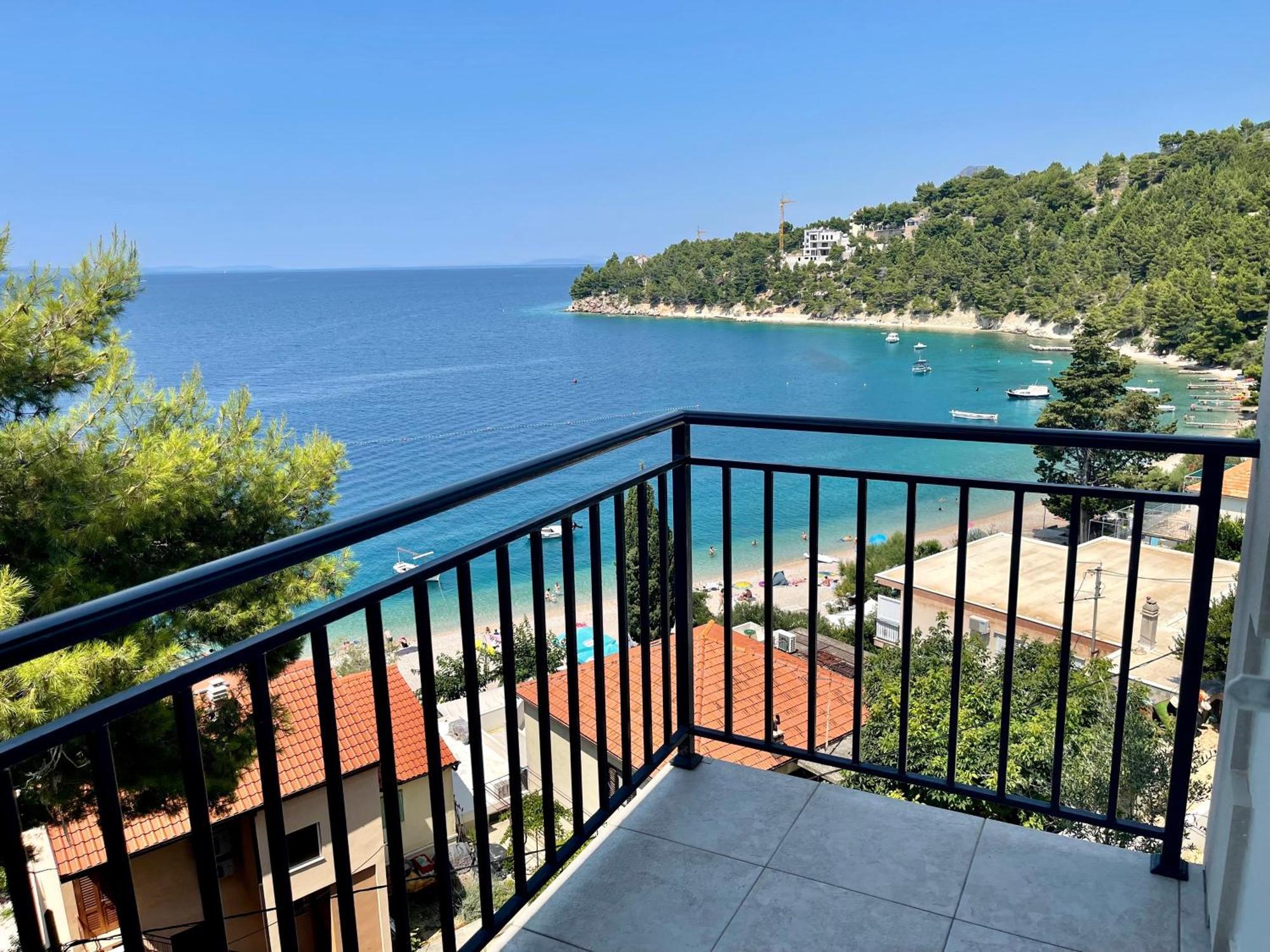 Apartments Domani Омиш Экстерьер фото