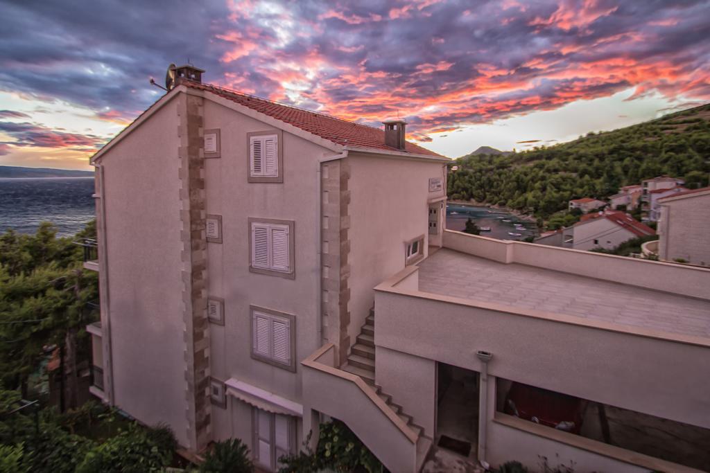 Apartments Domani Омиш Экстерьер фото